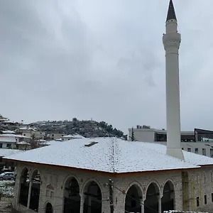 Arben Qemeri , Berat Albanië